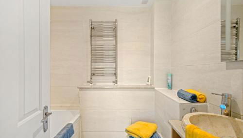 3 Bedroom Mews Home - Clapham Common - Free Private Parking - Sleeps 5 - Newly Refurbished - Sweetpea & Pillow Properties - Foto 2