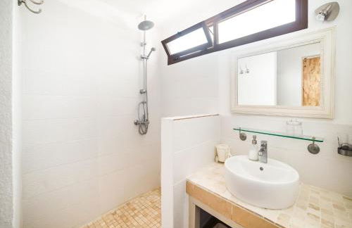 Charming Holiday Home in Arona with Private Heated Pool - Foto 25