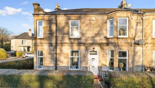 Large Terraced Home with Parking - Foto 5