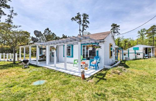 Oceanfront White Stone Cottage w/ Private Beach! - Photo 1