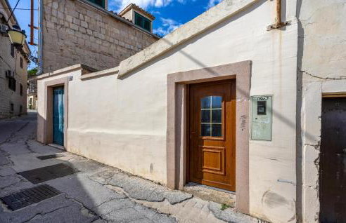 Awesome Apartment In Split With Wifi - Photo 2