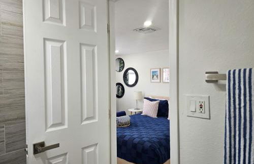 The Ruby - Hot Tub - King beds - Close to LMC - Foto 42