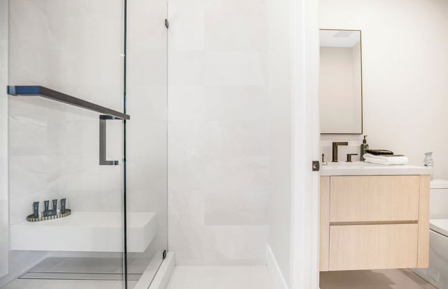 Villa Camellia - Charming 5 BR Home in the Heart of Studio City - Photo 36