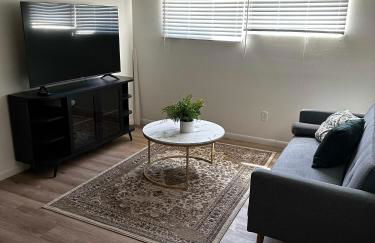 Mid-Century Modern 4BR WIF SmrtTV Coffee Patio - Photo 20