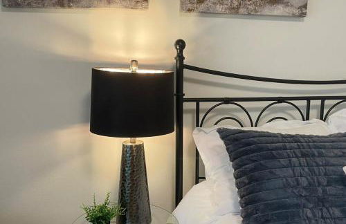 Granada Hills Private Unique Pool Luxury 4BR Family Retreat - Patio, Outdoor Dining, BBQ Grill, & Free Parking - Foto 34