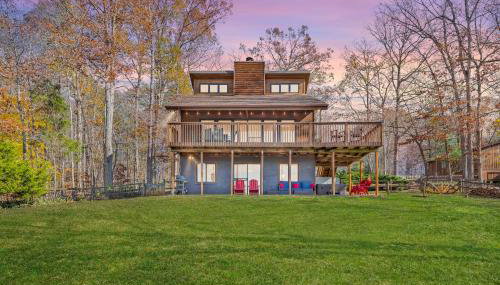 Lakeside Lodge - Lakefront home with private dock & hot tub - Foto 5