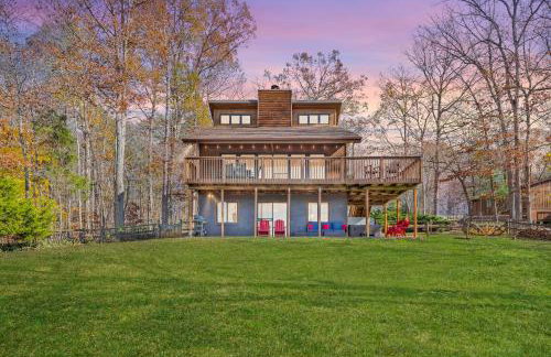 Lakeside Lodge - Lakefront home with private dock & hot tub - Foto 5