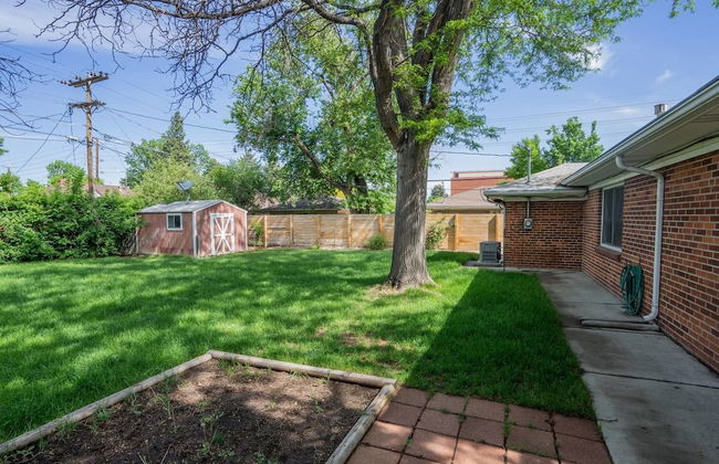 The Denver Den in Mayfair Park Enormous Backyard With Grill Sleeps 7 - Photo 16