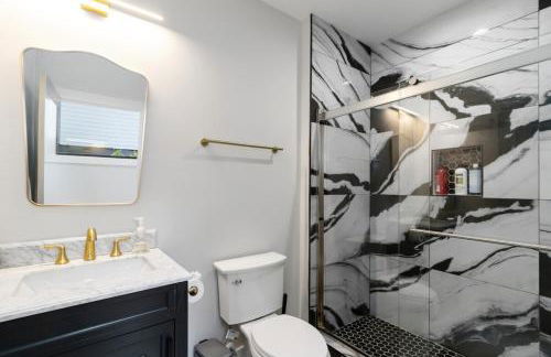 Brand-New 3Story Home with Rooftop in Midtown - Foto 13