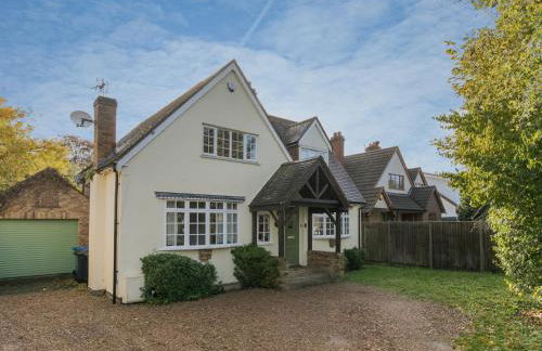 Idyllic Home in Picturesque Village of Wraysbury - Pass the Keys - Foto 35