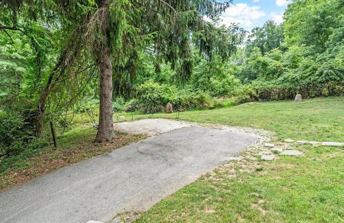 Quiet Cottage In The Woods, with Hot Tub! - Foto 26