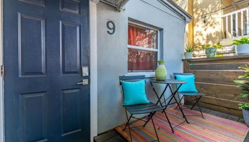 Cozy and Private Studio w Outdoor Deck - Photo 2