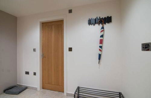 Luxury Coach house next to woodland in Knutsford - Photo 17