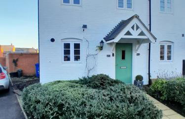 Silverstone White House - Photo 1