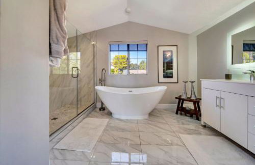 Stunning Hilltop 5BR With View And Hot Tub! - Foto 43