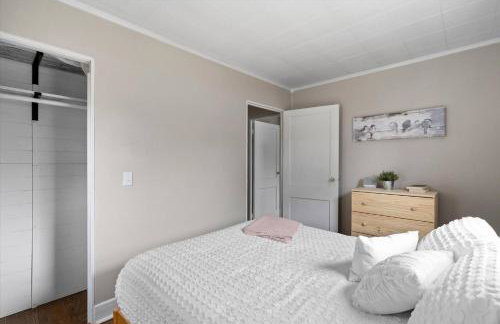 Whole House in Bay View + Fenced-in Yard + Parking - Foto 12