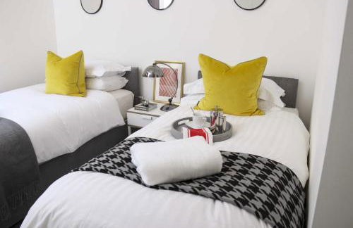 Aisiki Living at Upton Road, Multiple 1, 2, or 3-Bedroom Apartments, King or Twin Beds with Free WiFi & Parking Space - Foto 128