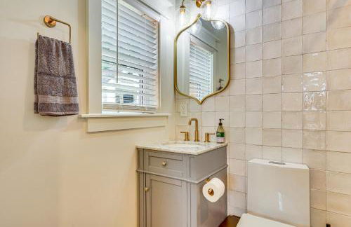 Dtwn Retreat with Game Room! Walk to Hampton Park - Foto 14