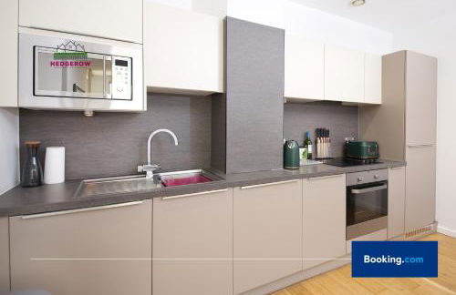 Premium Deals on Modern 2 -Bed 2-Bath Central City for Movers & Pros by Hedgerow l Embrace comfort and ease with our inviting 2 bedroom apartment l Attractions like Science and Industry Museum, Manchester Museum & Manchester Art Gallery - Foto 10