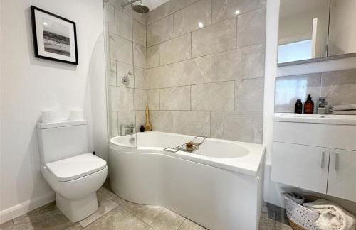 River Breeze 3-Bed BALCONY Apartment - Foto 17