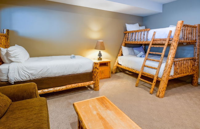 Thunder Ridge by Fernie Lodging CO - Photo 4