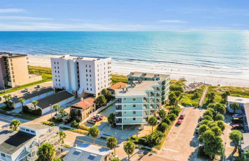 Oceanfront condo with pool, amazing view, balcony & beach access - Foto 32