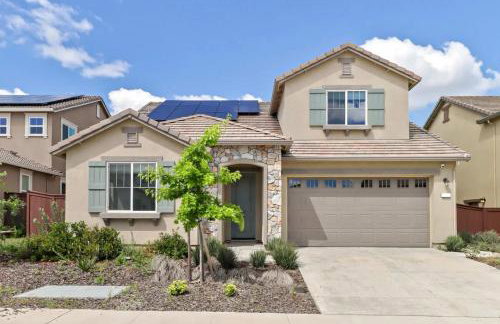 Spacious new house in Folsom Ranch 4BD and 3BA with backyard and BBQ grill - Foto 1
