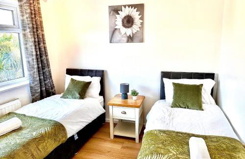 3 BEDROOM, FREE PARKING, WiFi, COSY, 5-BED HOUSE WITH GARDEN - Foto 33