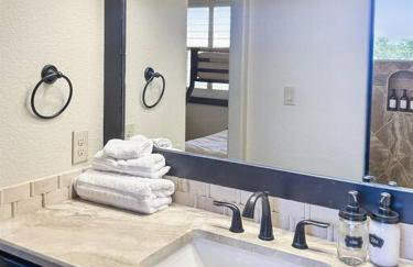 Stunning Spanish-Style Retreat with Pool Sleeps 28 - Foto 10