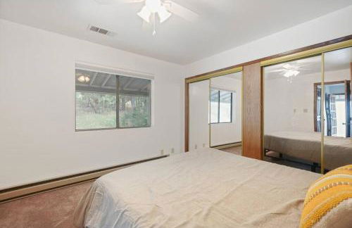 Mountain Home w/ a River in Back - Close to Skiing - Foto 35