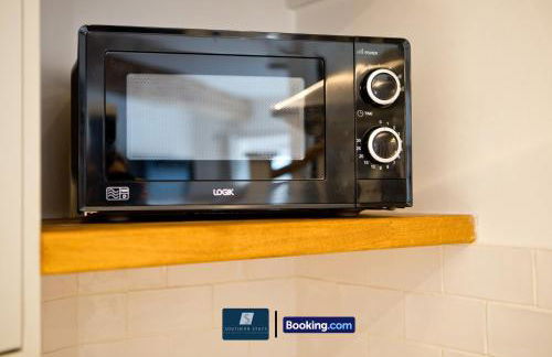 2 Bed House By Southern Stays Short Lets & Serviced Accommodation Bournemouth With Parking - Relocation & Family, 1km From The Beach - Photo 48