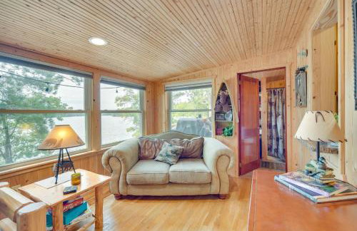 Pet-Friendly Waterfront Minong Cabin with Fire Pit - Foto 13