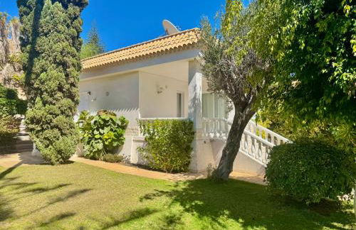 Casa Lilo, en jardin grande, con una gran piscina y barbacoa - Foto 11