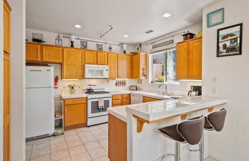 Manzanita Manor-Whimsical art & near downtown - Foto 5