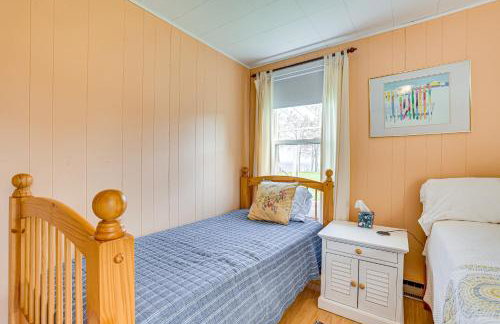 Lake Champlain Family Retreat with Deck and Yard - Foto 16