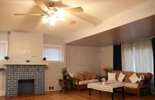 Buffalo 4BR Home 5 Beds, Near Airport & Downtown - Foto 39