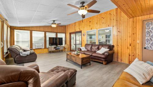 Lakefront Home on Pike Lake with Private Dock and Firepit - Foto 4