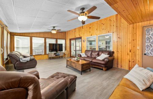 Lakefront Home on Pike Lake with Private Dock and Firepit - Foto 4