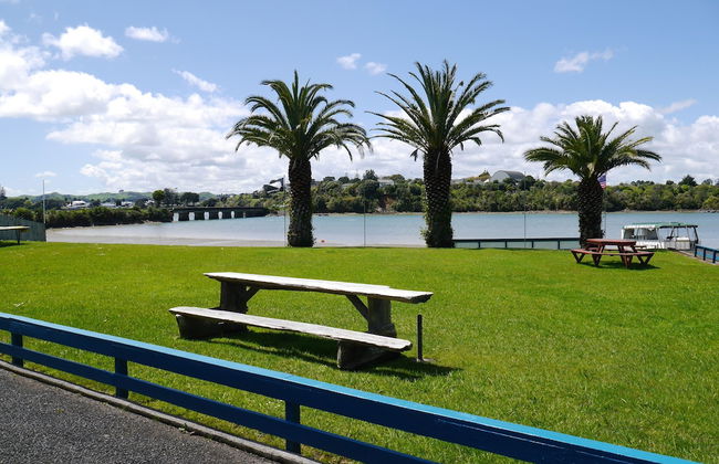 Raglan Palm Beach Motel - Photo 57