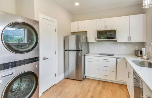 Hike and Ski Mtn-View Retreat in Maggie Valley! - Foto 9