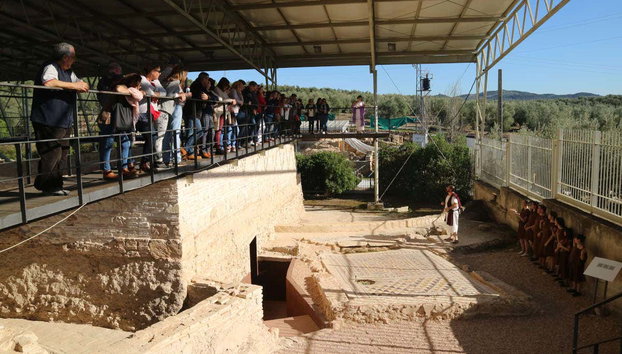 Tour por la Villa romana de Fuente Álamo - Foto 3, Visitando el yacimiento romano de Puente Genil