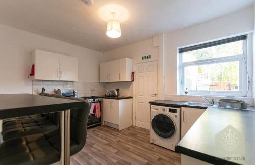 Holt House - Photo 16