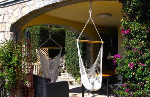 "La Colombe sous les Oliviers" Gîte jusqu'à 4 personnes - 75m2 - Sur Boooking - Rez de jardin Piscine Vue mer et lac - Foto 26