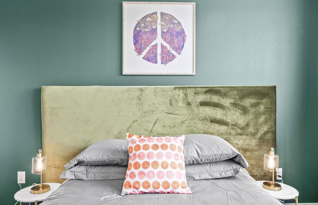 Vibrant 1BR King Suite Close to Downtown w Fast Wifi - Foto 7