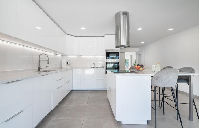 Luxury Almancil Villa With Heated Pool by Ideal Homes - Foto 57