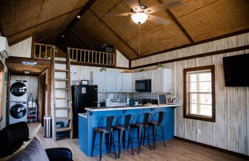 Rustic Chic Alabama Cabin w Loft Fire Pit Pet Friendly Fenced Yard Lake Guntersville - Lucky Lodge - Foto 22