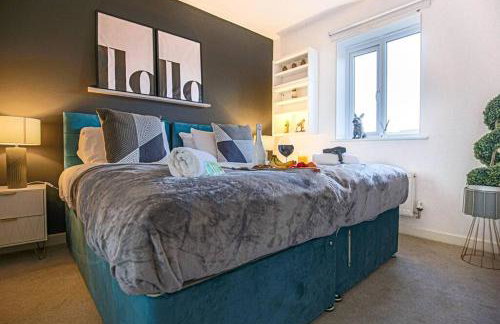 Stylish House with Smart TVs and Netflix, Fast Wifi, Free Parking and Garden by Yoko Property - Foto 12