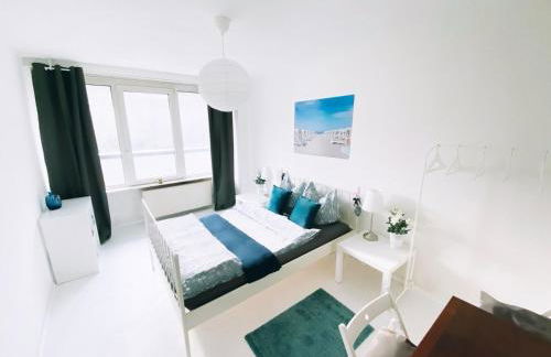 Amazing apartment in the heart of Berlin next to Check Point Charlie, 1 to 4 Guests - Photo 3