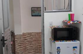 Sua Kitnet na Praia 12 Atenção PEQUENA Só prá dormir Ambiente Familiar Ar Cond TV Microondas Frigobar Internet Centro - Foto 14