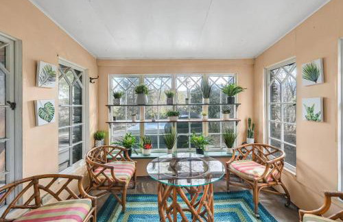 Unique Cabin With Hot Tub Close to Town - Foto 30